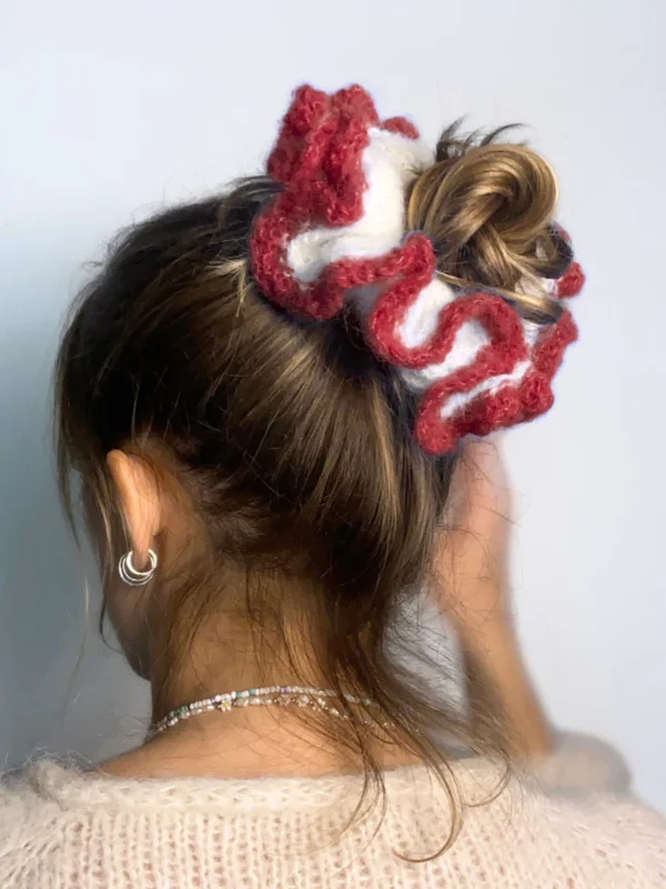 BOBBY XXL Scrunchie z alpaki z falbanką