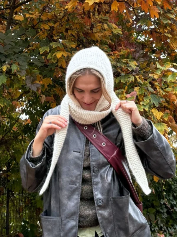 MARIE Wełniany kapturek wiązany